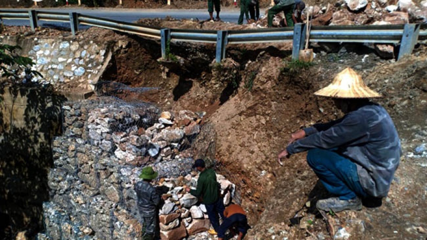 Lai Chau overcomes traffic difficulties following severe flooding